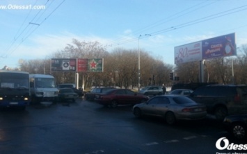 Серьезная авария на Балковской, перевернулся грузовик