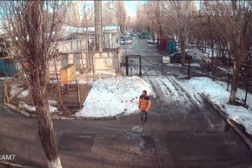 Одесского похитителя велосипедов сняла видеокамера