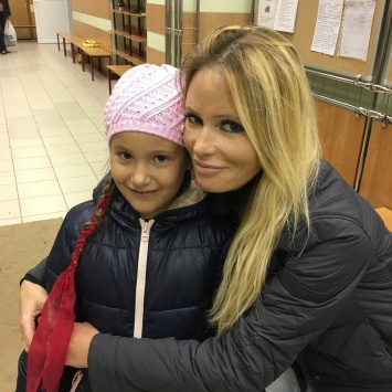 Дана Барисова разрешает 9-летней дочери пользоваться косметикой