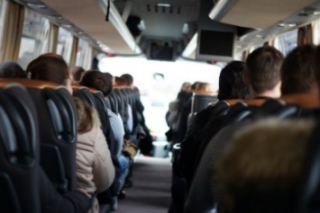 Выехавший из Ялты автобус с пассажирами чуть не переехал КамАЗ