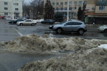В Одессе на улицах выросли горы пемзы (ФОТО)
