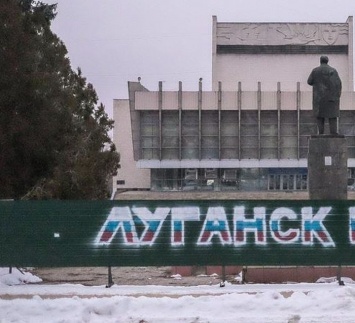 В Луганске садят огурцы, борются с мусором и прощаются с новогодней красотой