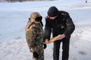 Кропивницкий: спасатели напомнили рыбакам об опасности пребывания на тонком льду