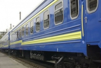В Киеве парня выбросили на ходу из поезда
