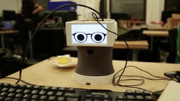 Создан робот, который общается с помощью гифок