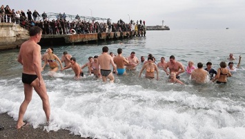 Более 150 сотрудников МЧС обеспечат безопасность крымчан во время крещенских купаний