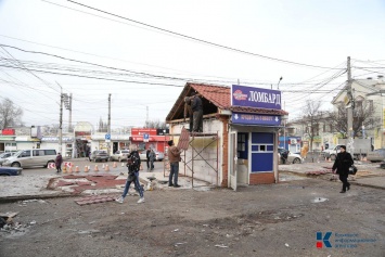 В Симферополе возле Центрального рынка практически снесли незаконные постройки (ФОТО)