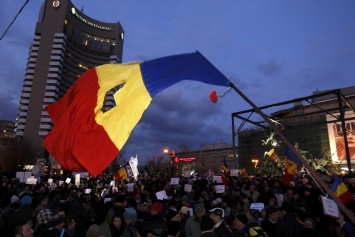 А где-то использование титушек даром не проходит: экс-президента Румынии обвинили в преступлении против человечества