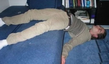 Запорожец сломал шею о диван