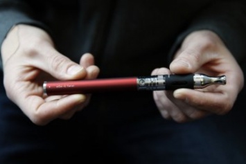 Взорвавшаяся электронная сигарета вышибла мужчине семь зубов