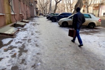 Коммунальщики оставили каток на центральной улице Одессы (ФОТО)