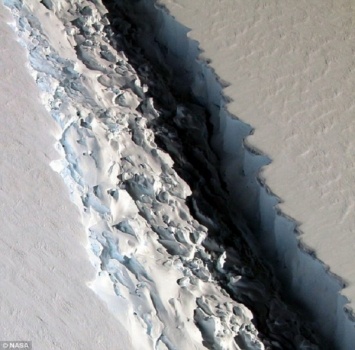 Трещина длиной 40 км угрожает британской станции Halley IV в Антарктиде
