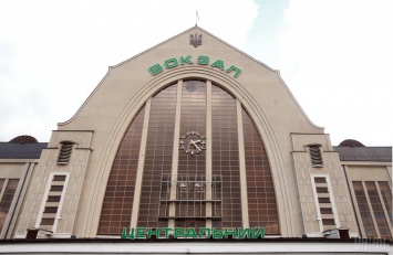 "Укрзализныця" обещает до конца года установить на вокзалах терминалы по продаже билетов