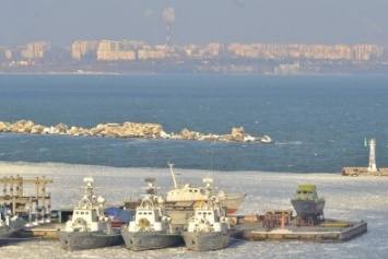 В Одессе льды сковали корабли Военно-морских сил Украины (ФОТО)