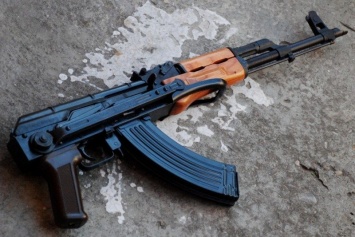 Киевский фотохудожник: настоящий оберег украинца - не вышиванка, а АК-47