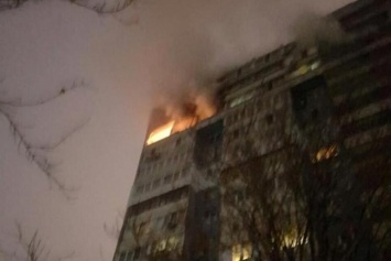 В Днепре из-за сильного пожара эвакуировали 16-этажный дом