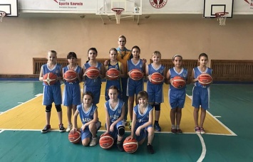 Бердянская ДЮСШ получила мячи от Федерации баскетбола Украины