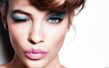 Ученые определили, как макияж влияет на успех в работе