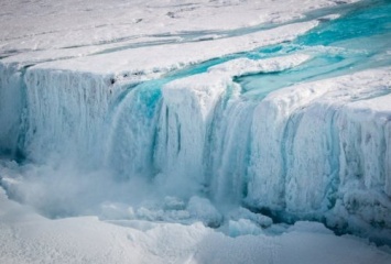 Британские ученые показали на видео огромную трещину в Антарктиде