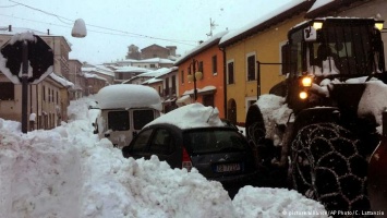 Десятки погибших в Италии после схода лавины на гостиницу