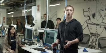 Страницу Цукерберга в Facebook ведет «армия сотрудников»