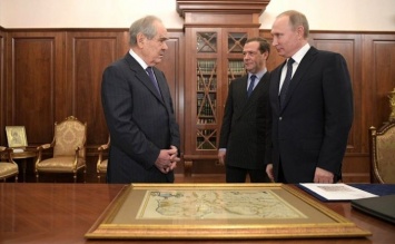 Путин повеселил сеть "глубокими" познаниями в истории: появились фото