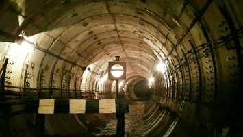 Киевский метрополитен разыгрывает экскурсию по тоннелям подземки
