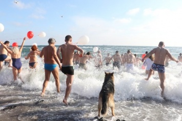 В Одессе устанавливали крещенский рекорд в море