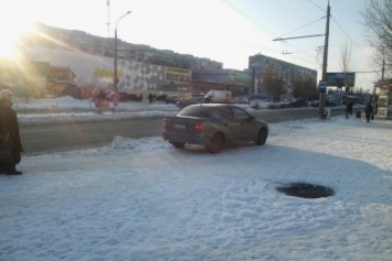 Северодонецкие водители паркуются прямо на тротуарах (фото-факт)