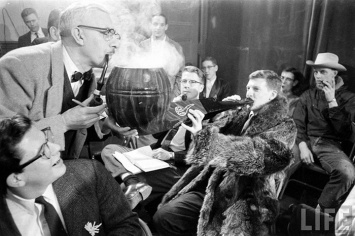 Короли дымных вечеринок: Как проходили соревнования по курению в США в 50-х годах