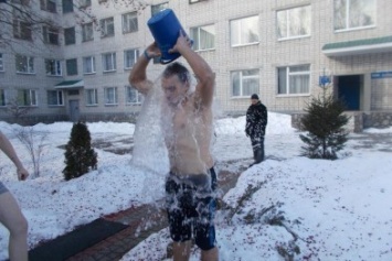 Ребята из Кременчугской воспитательной колонии смело обливались ледяной освященной водой (ФОТО)