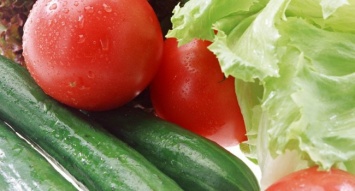 На рынках Украины резко подорожают тепличные овощи