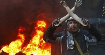 «Пытались поджечь шины»: В центре Киева произошли столкновения между полицией и националистами