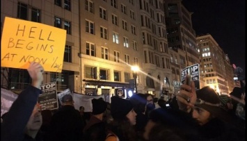 В центре Вашингтона произошли столкновения демонстрантов против Трампа и полиции