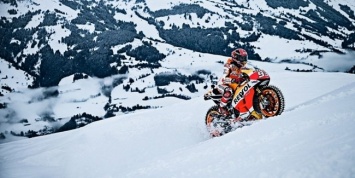 Трехкратный чемпион MotoGP проехал на мотоцикле по горнолыжному склону