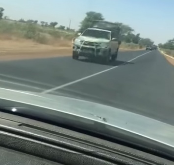 В сети опубликовано видео передвижения военной техники Сенегала перед вторжением в Гамбию