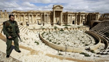 Боевики ИГИЛ разрушили часть римского амфитеатра в Пальмире