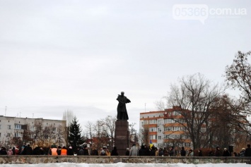 День Соборности Украины в Кременчуге отметили сегодня у памятника Шевченко (ФОТО)