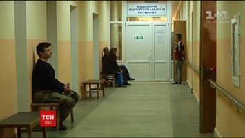 Тяжелораненых бойцов спецсамолетом доставили во Львовский госпиталь (видео)
