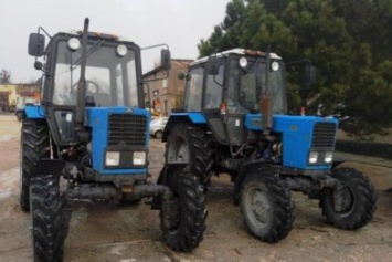 Парк «Крымавтодора» пополнился новыми тракторами и погрузчиками