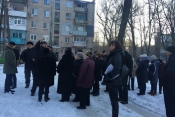 Несмотря на протесты жильцов, "Криворожгаз" намерен установить в их дворе ШГРП (ФОТО, ВИДЕО)