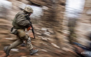Трое военных получили небоевые ранения на Донбассе - СМИ
