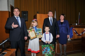 В Ялте празднование Дня Республики Крым началось с торжественного собрания