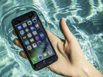 Apple iPhone 7 провел сутки в Мертвом море