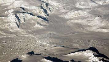 Ученые открыли сеть гигантских трещин подо льдами Антарктики