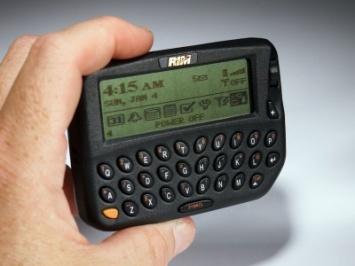 Первому устройству под брендом BlackBerry исполнилось 18 лет