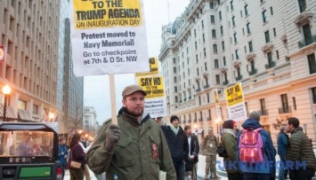 Демонстрантов против Трампа в Вашингтоне разогнали перцовым газом