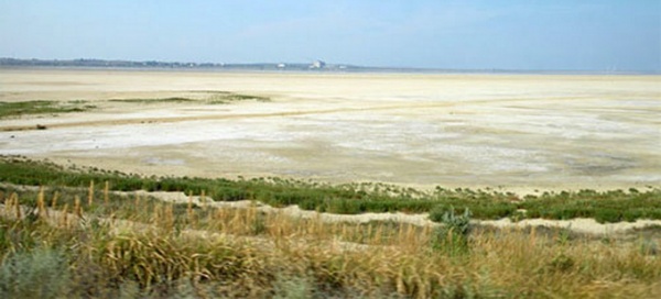 Под Керчью на озере Акташ обнаружена нелегальная добыча песка