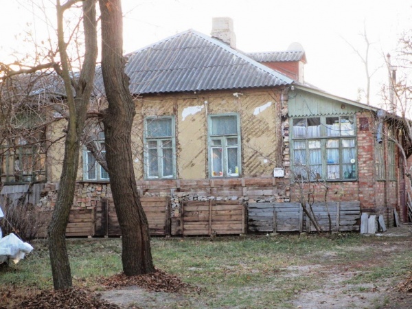 Под Киевом разрушили дом Максима Рыльского