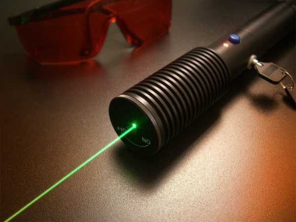 Самый мощный лазер в мире разожгла Япония (ВИДЕО)